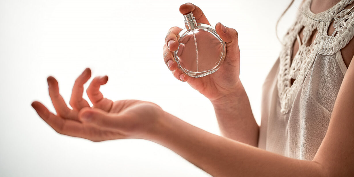 Ton parfum ne tient pas ? Découvre la solution inattendue pour une